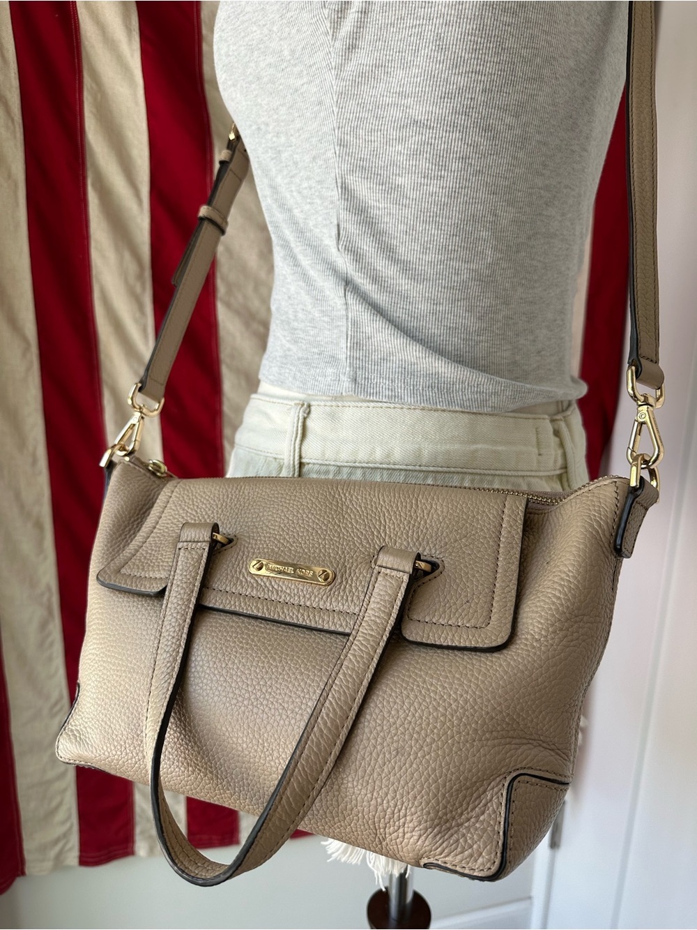 Michael Kors Bag Leather Mackenzie Beige Satchel Crossbody Shoulder Purse MK - Picture 4 of 10